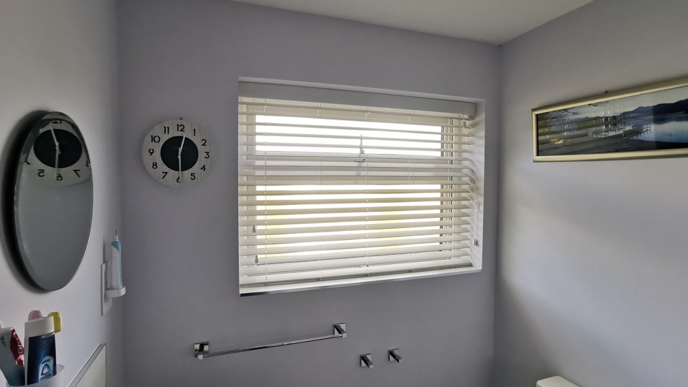 bathroom blind blog x Best Blinds for Kitchens and Bathrooms - faux wood Venetian Blinds fitted in a bathroom window